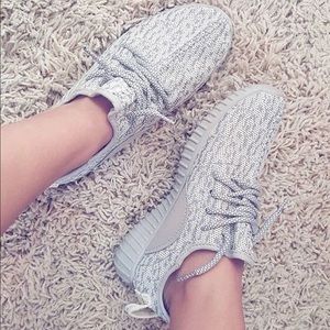 Gray and beige sneakers. 💛👟
