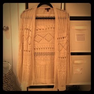 Like new knit sweater, perfect for spring/summer!