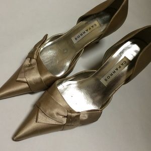 Caparros beige gold pointy heels w bow 7.5
