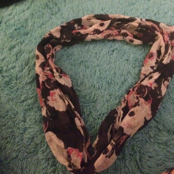 A cute and fashionable scarf