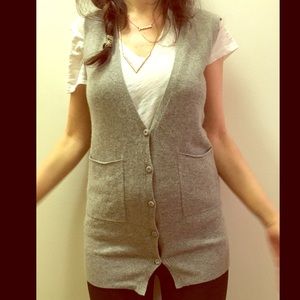 Like new! Theory 100% cashmere vest - size S.
