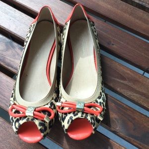 BCBGeneration Open toe flats