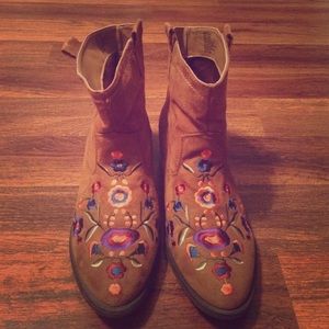 Mudd size 10 ankle boot