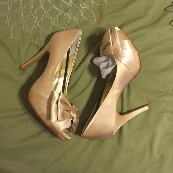 Lulu Townsend Peep Toe Heels