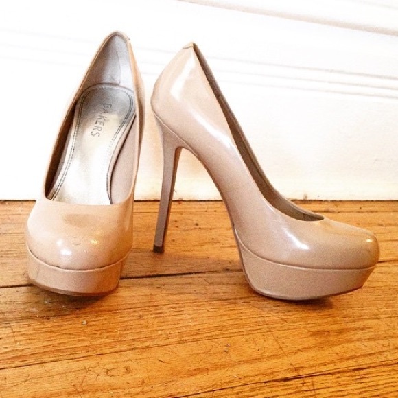 Nude Pumps
