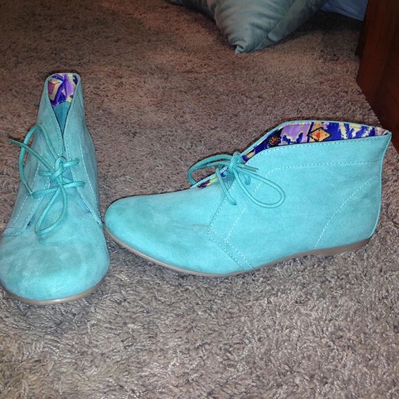NWOT Aqua Suede Booties