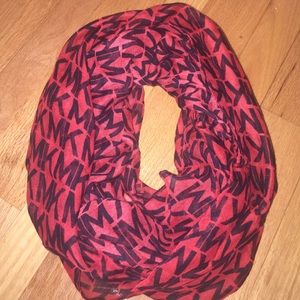 Michael Kors Infinity scarf