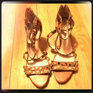 BRAND NEW! NWOT Vince Camuto Mikal sandal - size 9