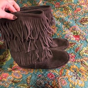 Original Gray Minnetonka Fringe Boots❤️