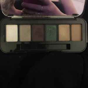 Buxom look all you want palette
