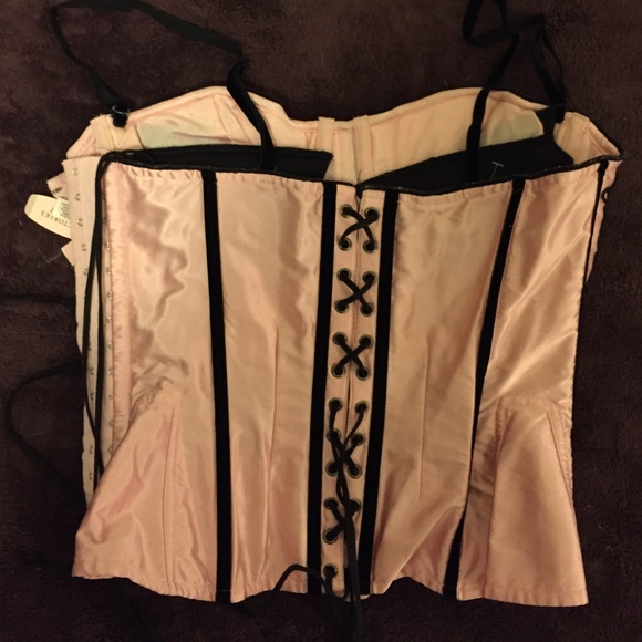 Victoria's Secret corset - Picture 3 of 4