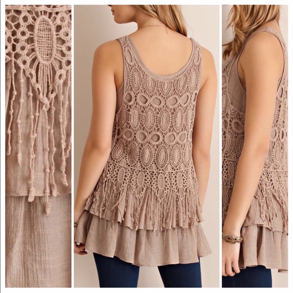 🌺HP 7/30🌺BEAUTIFUL CROCHET TOP WITH RUFFLE - Picture 2 of 3