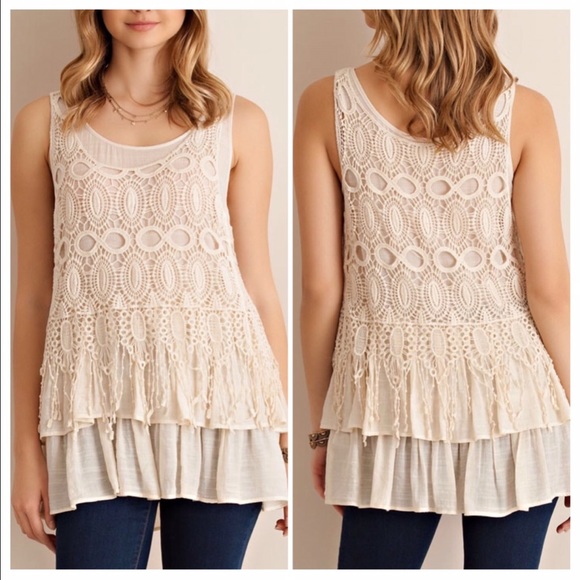 🌺HP 7/30🌺BEAUTIFUL CROCHET TOP WITH RUFFLE - Picture 3 of 3