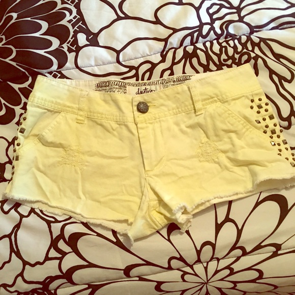 Buckle shorts yellow green looking:) - Picture 1 of 2