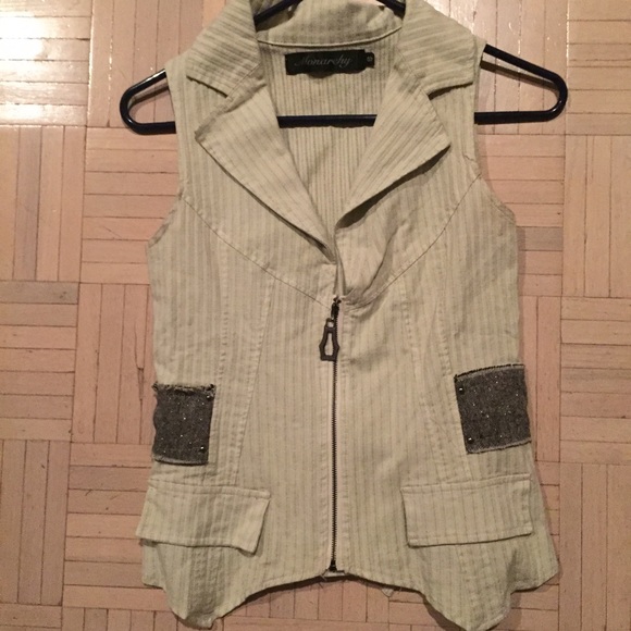 Trendy Monarchy going out vest! - Picture 1 of 2