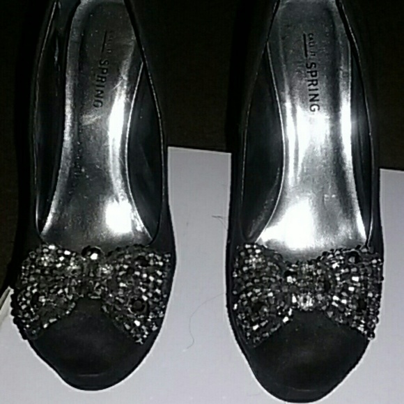 Silver bow Heels - Picture 1 of 4