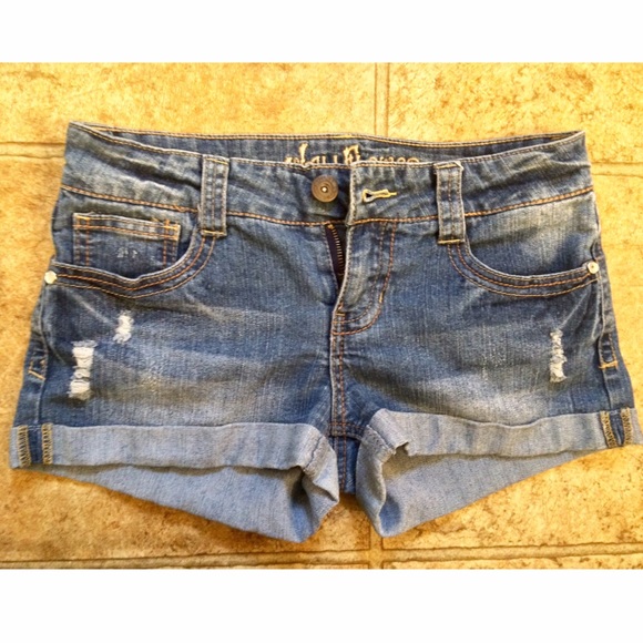 Shorts ✨ - Picture 2 of 2