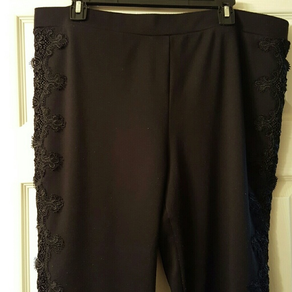 Black legging with lace side trim
