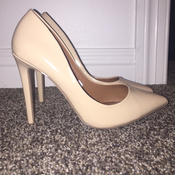 Nude Pumps