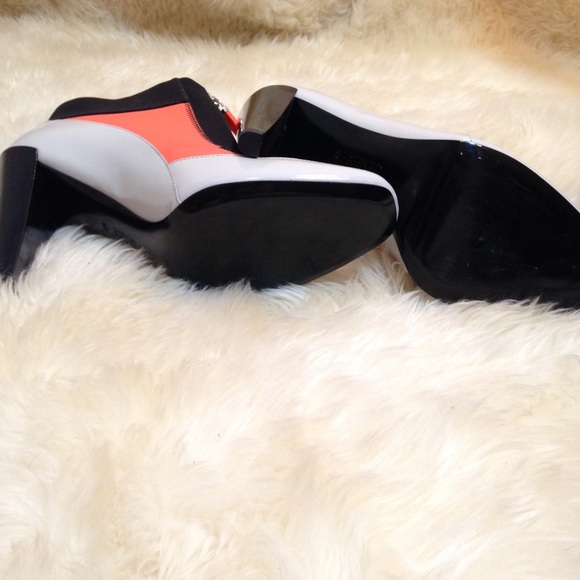 💙FINAL PRICE DROP💙 KENZO Neoprene Heeled Booties - Picture 3 of 4