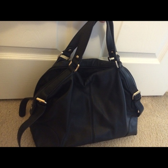 F21 Black handbag with zipper closure like new!