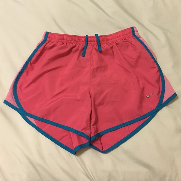 Girls Nike Tempo Shorts - Picture 1 of 3