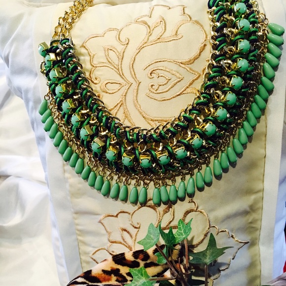 "JUST REDUCED "💎 Statement Necklace