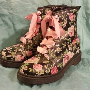 Pink Floral Rose Print Combat Boots 8