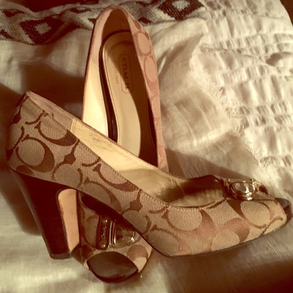 Coach brown and tan pumps