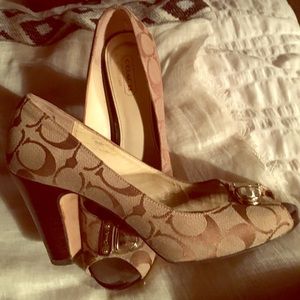 Coach brown and tan pumps