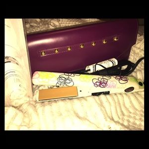 LOWER PRICE!!! BRAND NEW Chi 1" Flat Iron