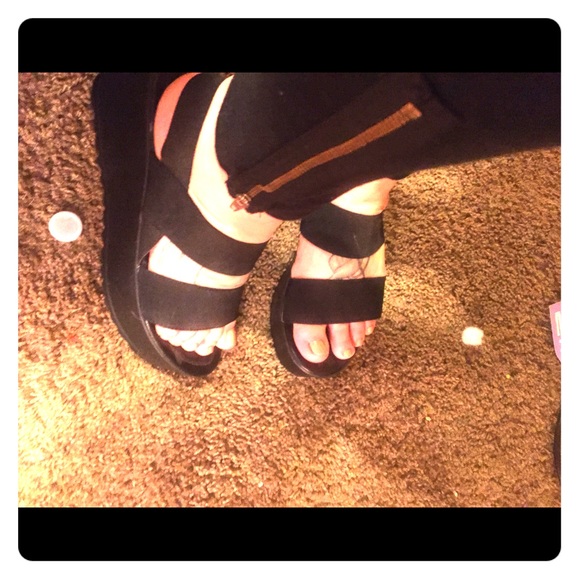 💖super cute platform sandals. FRIDAY SALE!