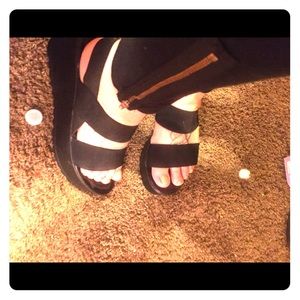 💖super cute platform sandals. FRIDAY SALE!