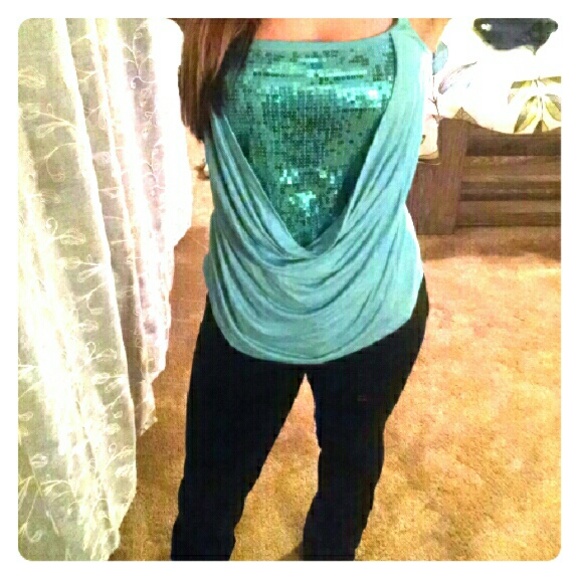 Flash sale! On teal drape front top
