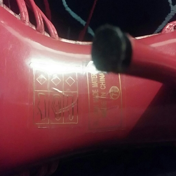 Red Hot Summer Heels! - Picture 4 of 4