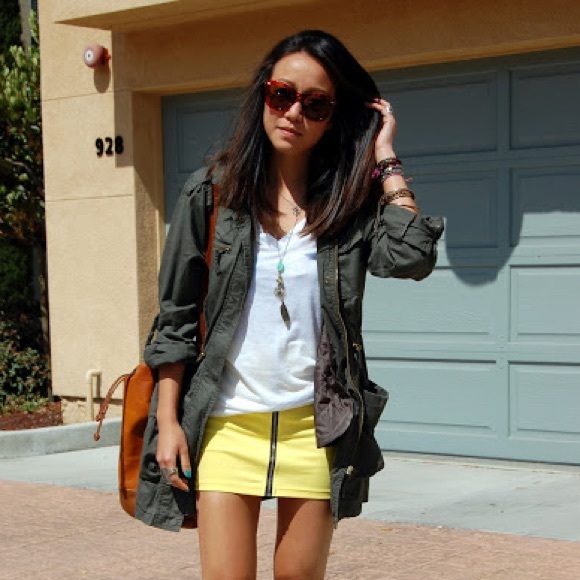 H&M Dresses & Skirts - Like NEW H&M yellow body-come mini skirt w Zipper H&M Dresses & Skirts - Like NEW H&M yellow body-come mini skirt w Zipper