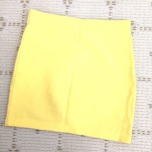 H&M Skirts - Like NEW H&M yellow body-come mini skirt w Zipper H&M Skirts - Like NEW H&M yellow body-come mini skirt w Zipper