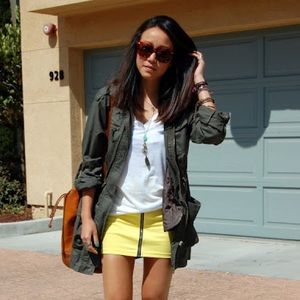 H&M Skirts - Like NEW H&M yellow body-come mini skirt w Zipper H&M Skirts - Like NEW H&M yellow body-come mini skirt w Zipper