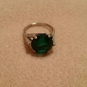 Emerald green ring