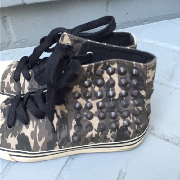 Studded camo hightop shoes - Picture 2 of 3