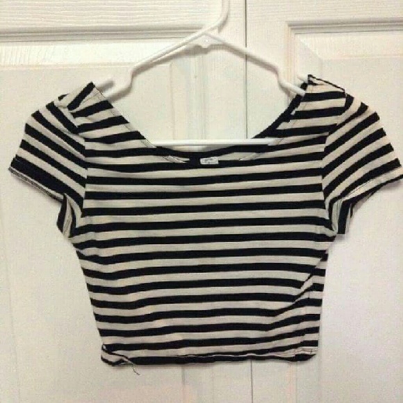 Striped crop top 🍌