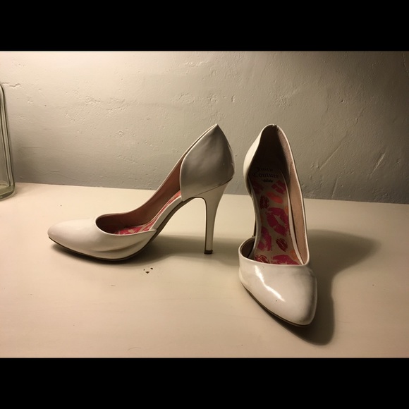 Juicy Couture Shiny White Heels - Picture 2 of 4
