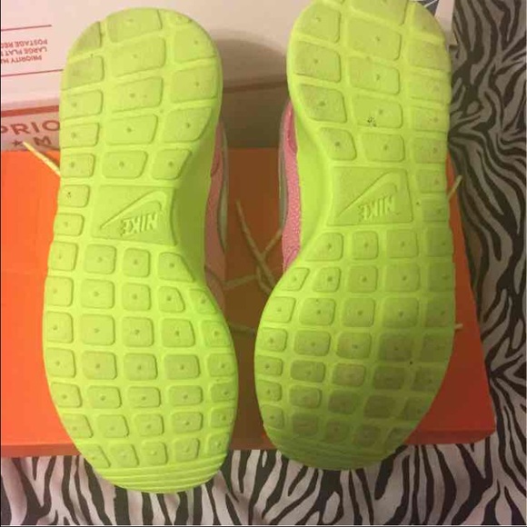 Roshe - Picture 2 of 4