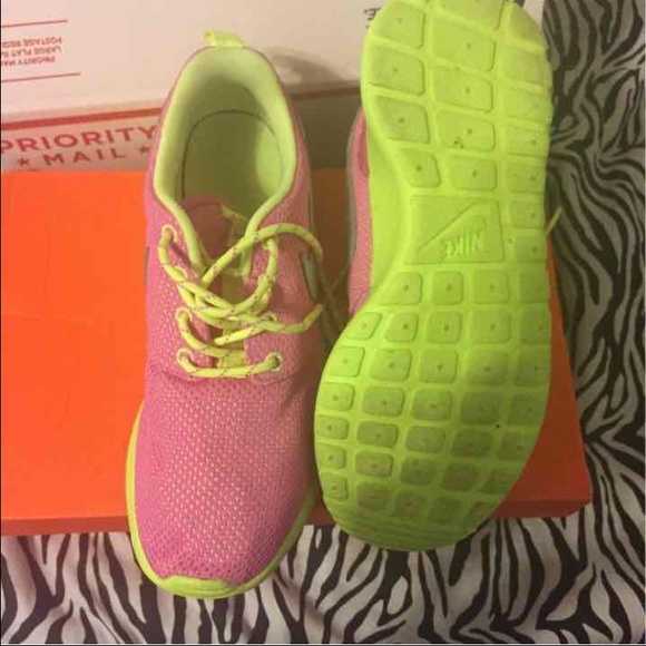 Roshe - Picture 3 of 4