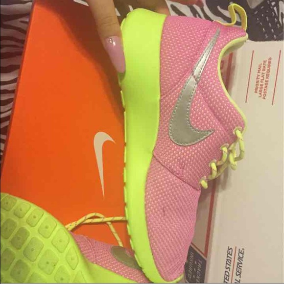 Roshe - Picture 4 of 4