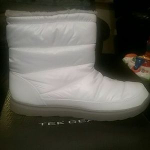 White Tek Gear Women's Boots NWT
