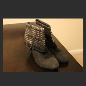 Black heeled booties