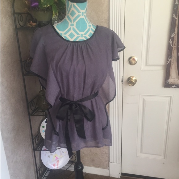 Flutter sleeve tie blouse