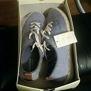 Women's size 9.5 Sonoma shoes