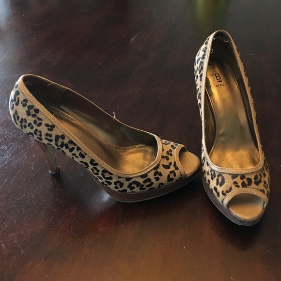 Bakers size 8 leopard print open toed heels